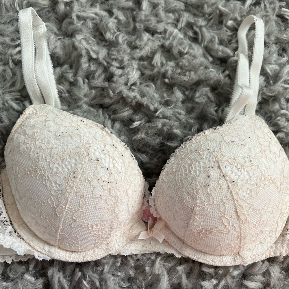 Victoria's Secret Cream Lace Bra